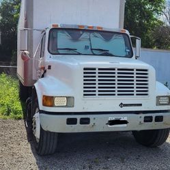 2001 International 4700 Box Truck