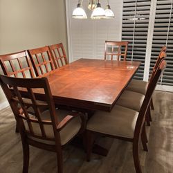 9 Piece Formal Dining Set (Dining table W 8 Chairs) $200