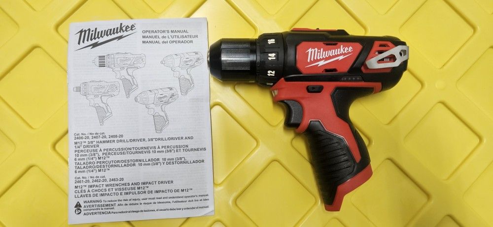 New milwaukee m12 3/8" Hammer drill / driver