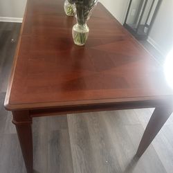 Expandable Wooden Table