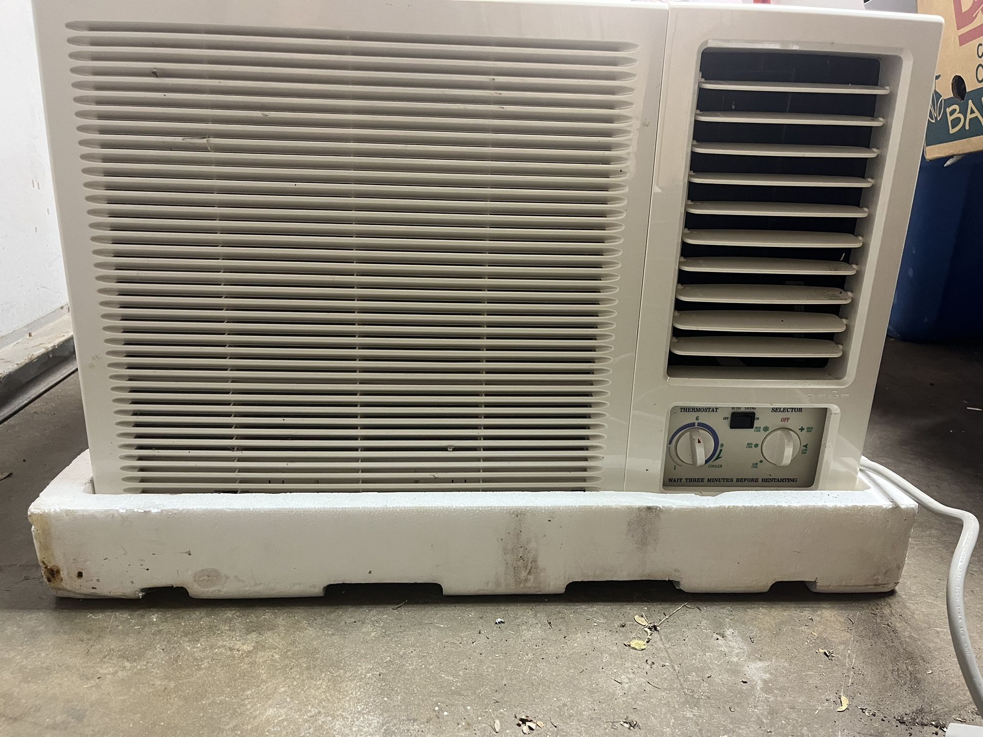 Window / Wall Type AC- 220V