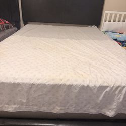 Queen Bed Fram With Mattress 