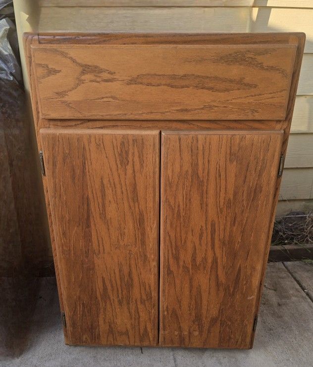 CABINET OAK SMALL ON WHEELS