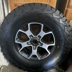 2023 Jeep Rubicon OEM Wheel+Rim Brand New 