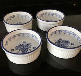 4 Soufflé Dishes 8oz New Grape Design Blue/White