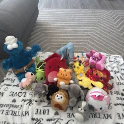 Lot of 17 Plush Toy Animals