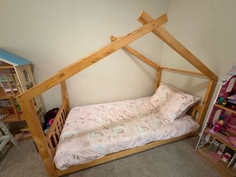Montessori-style children’s bed
