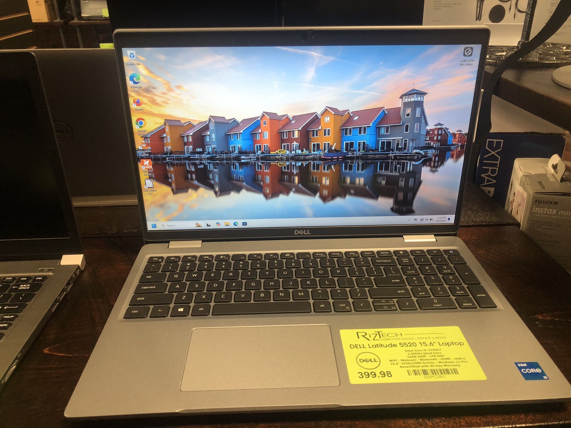 DELL Latitude 5520 15.6" Laptop