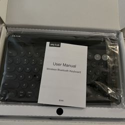 Wireless/Bluetooth iPad/ Tablet Keyboard 