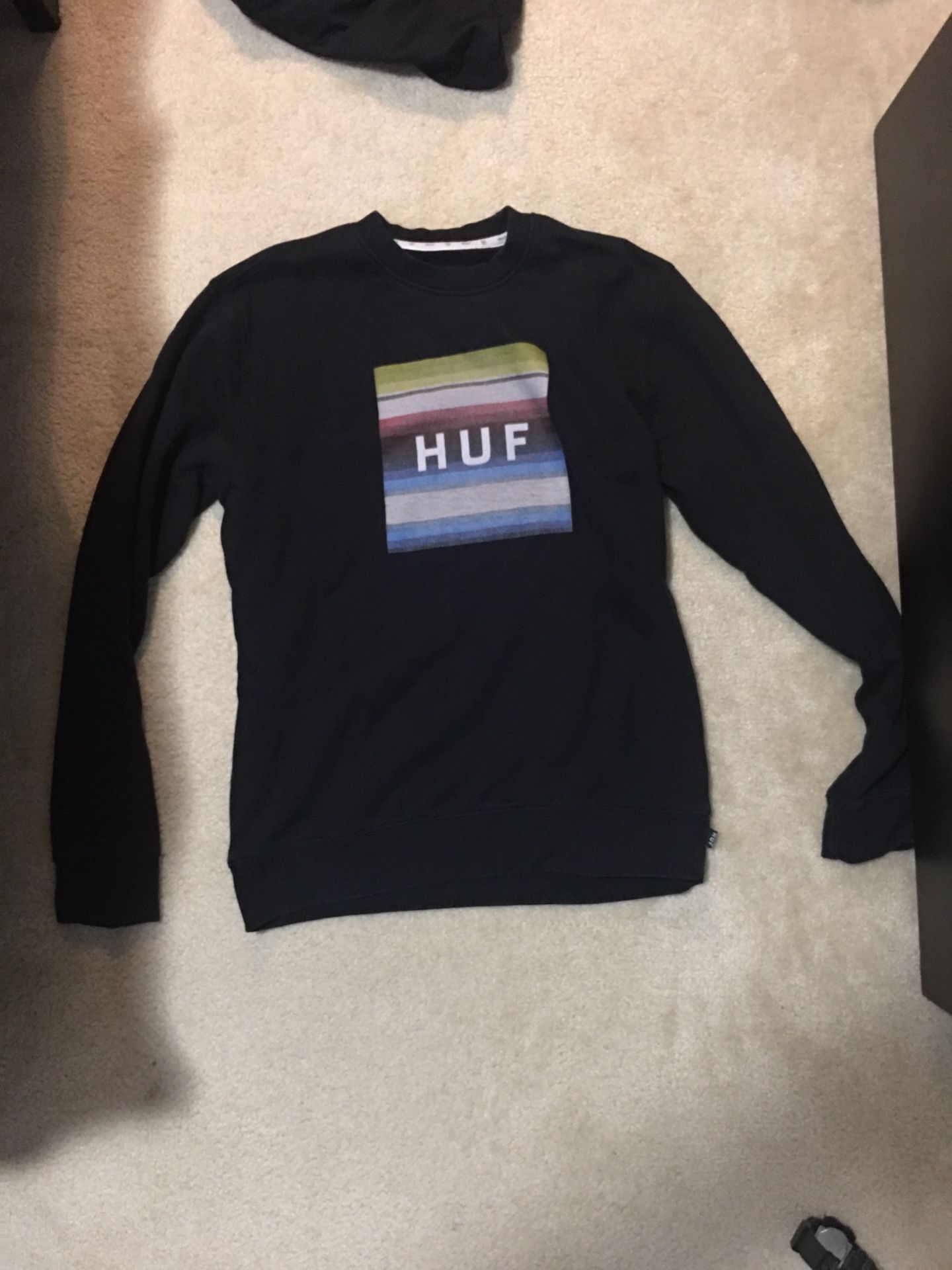 HUF SWEATER SIZE SMALL