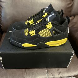 Nike Air Jordan 4 Retro Thunder Size 9.5