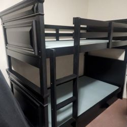 Bunkbed Twin Over Twin, Black, Bunkie boards & Mattresses Included , LIKE NEW