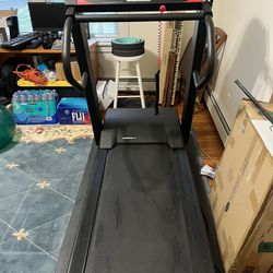 Landice L7 Treadmill in excellent condition with manuals FREE NEED A PICKUP TRUCK COME & GET IT
