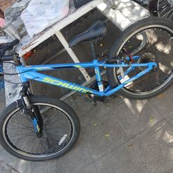 KIDS MOUNTAIN BIKE!! NEEDS 1 TUBE!! LIKE NEW!!60$