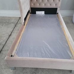 Twin Upholstered Day Bed 