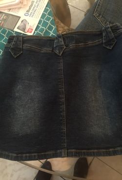 Size 7 almost new skirt