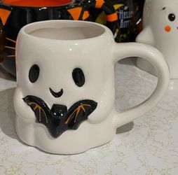 HALLOWEEN SPOOKY CUTE GHOST HOLDING BAT CERAMIC MUG COFFEE CUP KITSCHY RARE