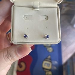 10k White Gold Amethyst Earrings