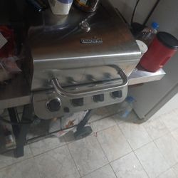 Una Cosina De Gas Y También Tiene El Chinbo De Gas