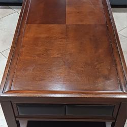 Coffee Table/2 End Tables/2 Lamps