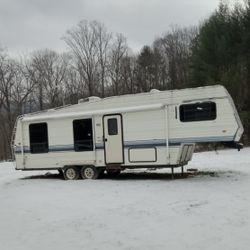 30’ Dutchman 5th Wheel RV