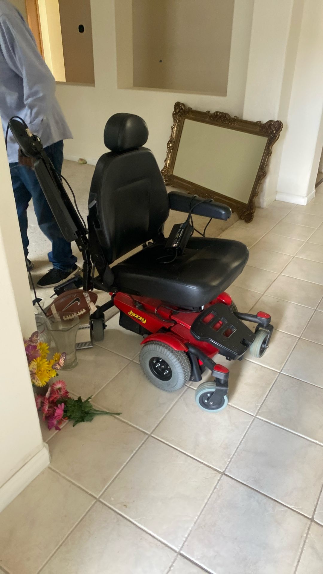 ELECTRIC WHEELCHAIR
