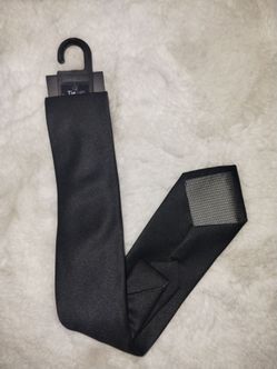 NEW Bergamo New York Men's Pointed Woven Polyester Tie Black Solid Pattern