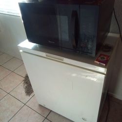 Microwave And Deep Freezer 