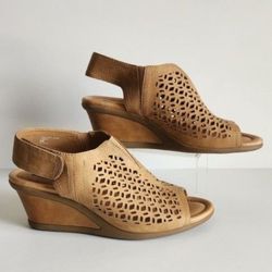 Earth Cascade Wide Camel Women's 9D Suede Leather Wedge Sandals 