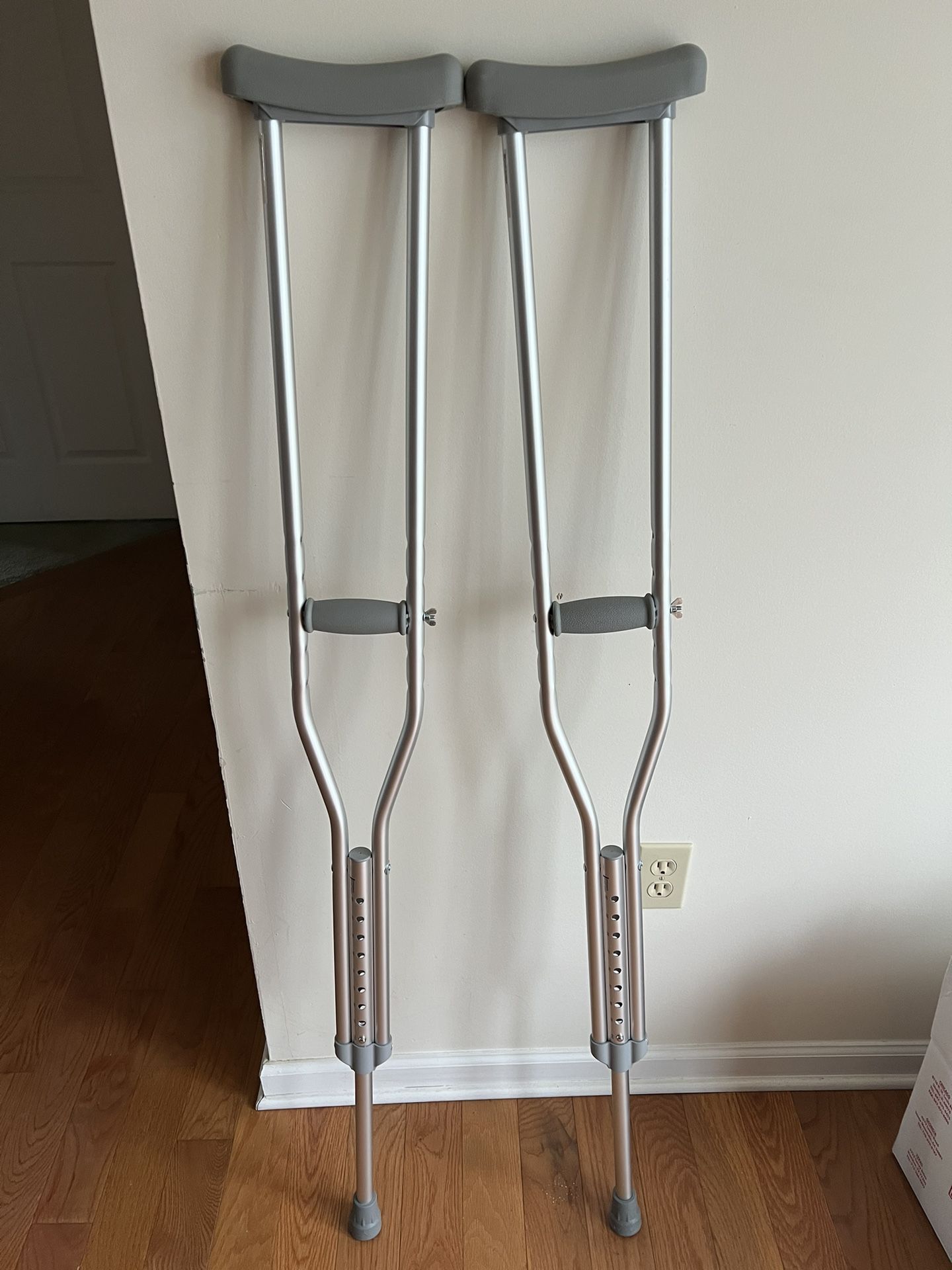 Adjustable Underarm Crutches