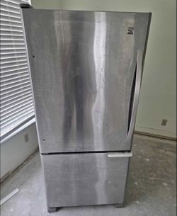 Fridge Kenmore 65 1/2" 30 1/4" 29 1/2" Height × side × back