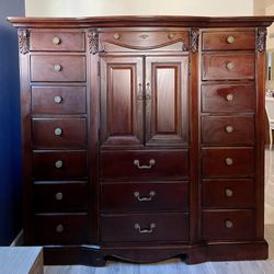 Thomasville master Chest / Armoir / Dresser