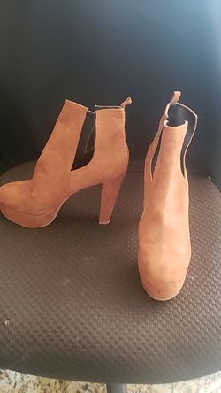 Women's Size 10 tan suede heels