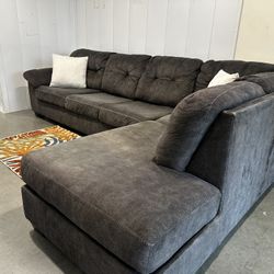 DARK GRAY SECTIONAL COUCH W/ FREE DELIVERY 
