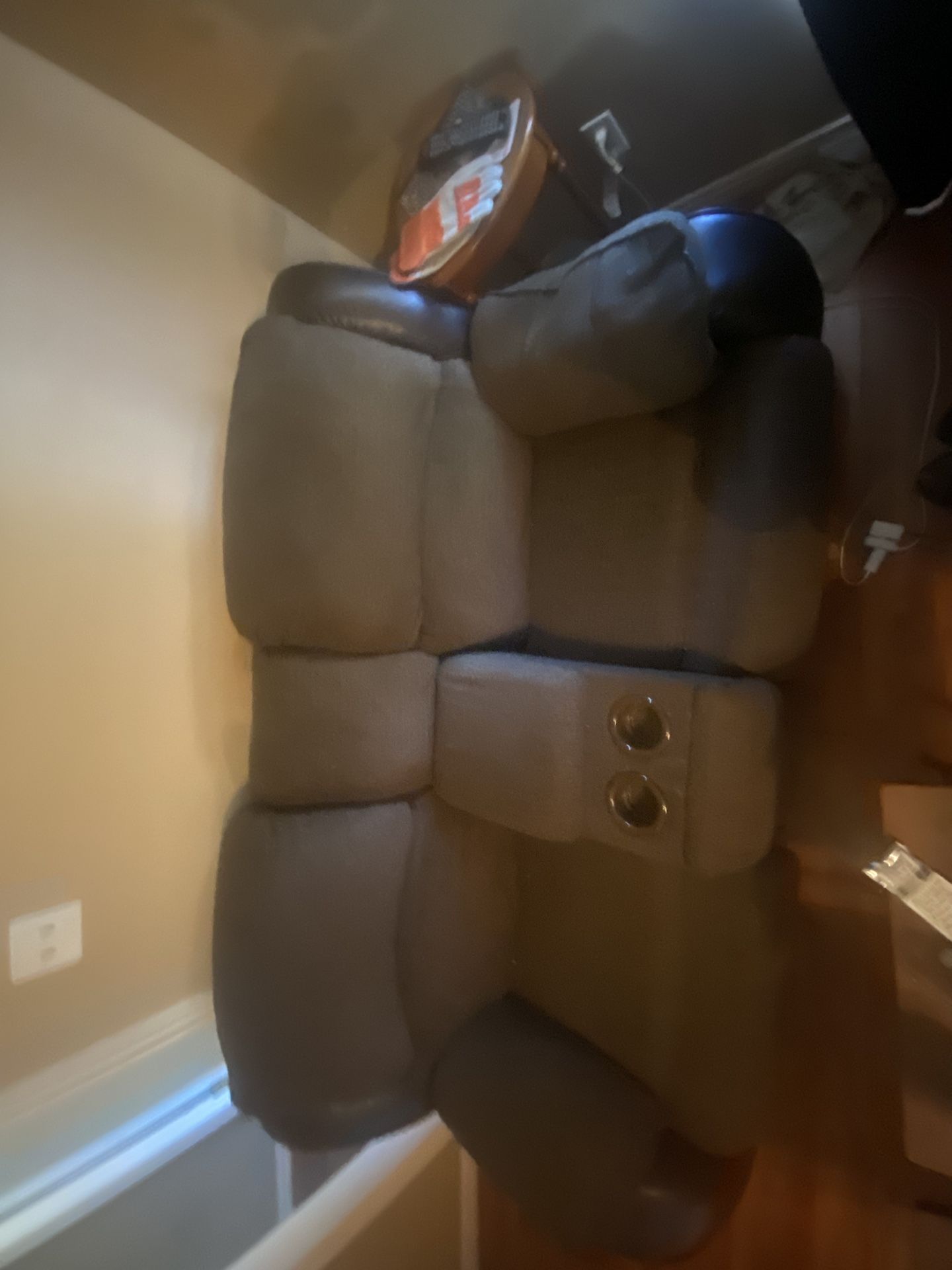 Recliner loveseat