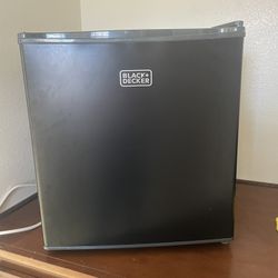 Black & Decker  Compact Refrigerator 