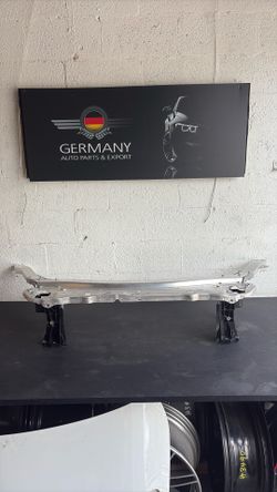 Mercedes Benz GLC. Radiador support Oem