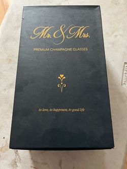 Mr. & Mrs. Premium Champagne Glasses Set