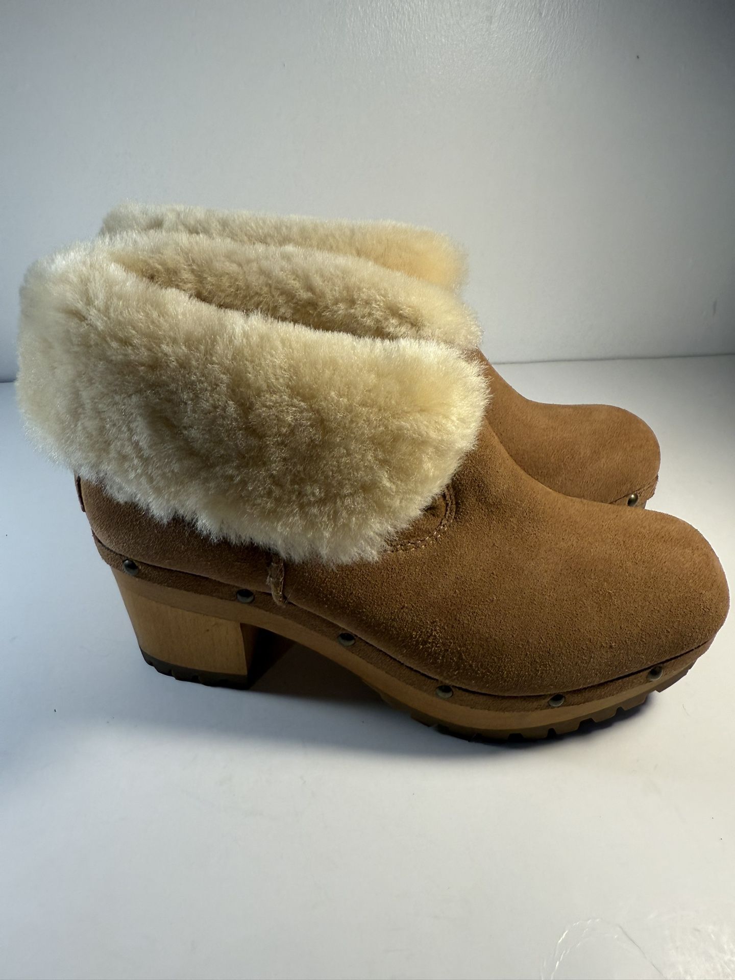 UGG Woman’s Suede Shearling Mid Calf Boots Size US 8