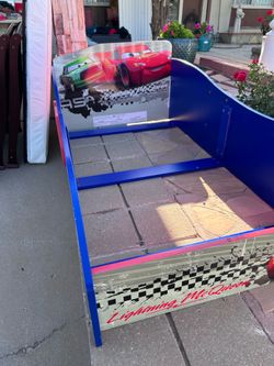 Cars/Lightning  McQueen race car Bed