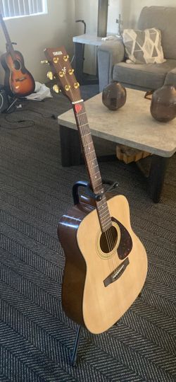 Quality Guitar sounds great Yamaha Acoustic Guitar