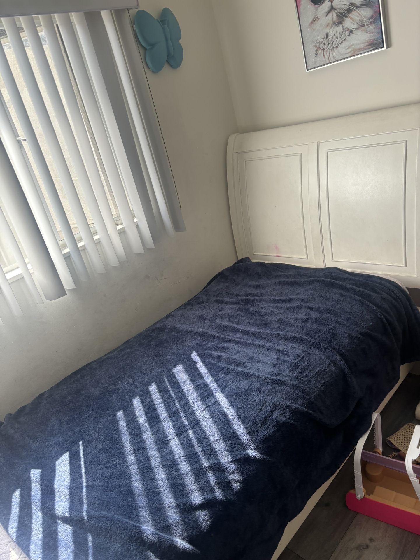 Twin Bed Free