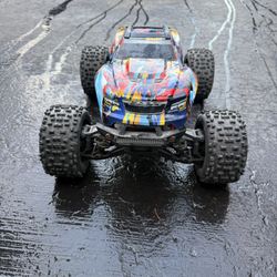 Traxxas Maxx V2 4x4 RC Truck + Battery + EZ-Peak Charger + Controller