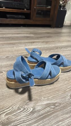 Girls sandals size 3, in perfect condition
