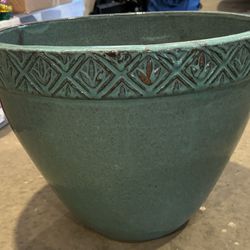 Beautiful 15” x 19” Ceramic Planter