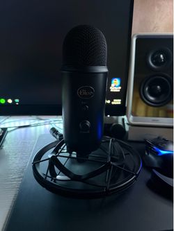 Blue Yeti Multi-pattern USB Condenser Microphone - Blackout