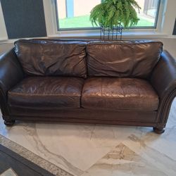 BERNHARDT Leather Couch In Excellent Condition