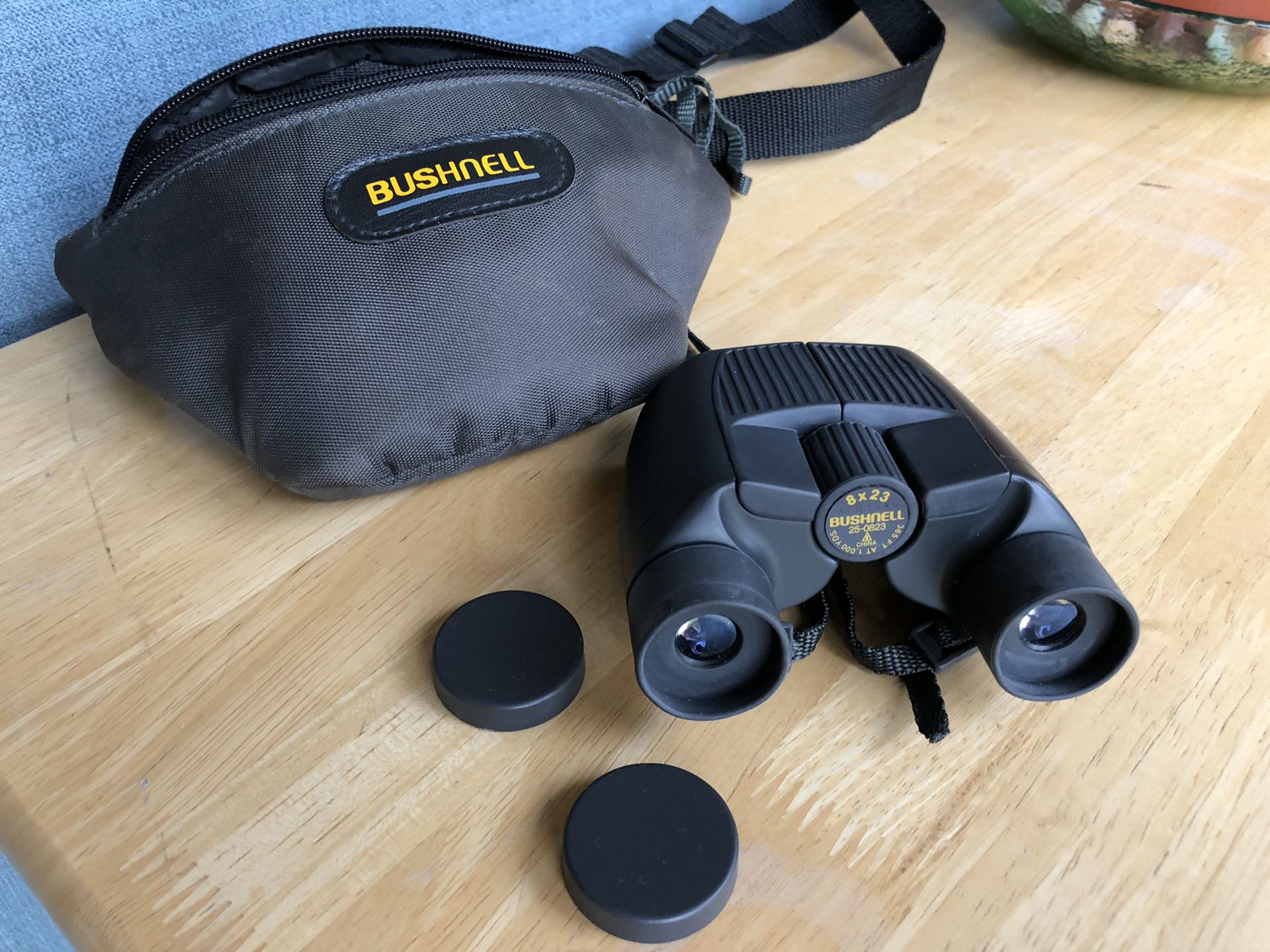 Bushnell 8x23 Binoculars 365 ft @1000 yds with soft case