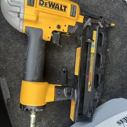 Dewalt 16g Nail Gun