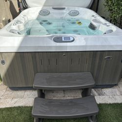 Jacuzzi J-425 Spa - Works Like New